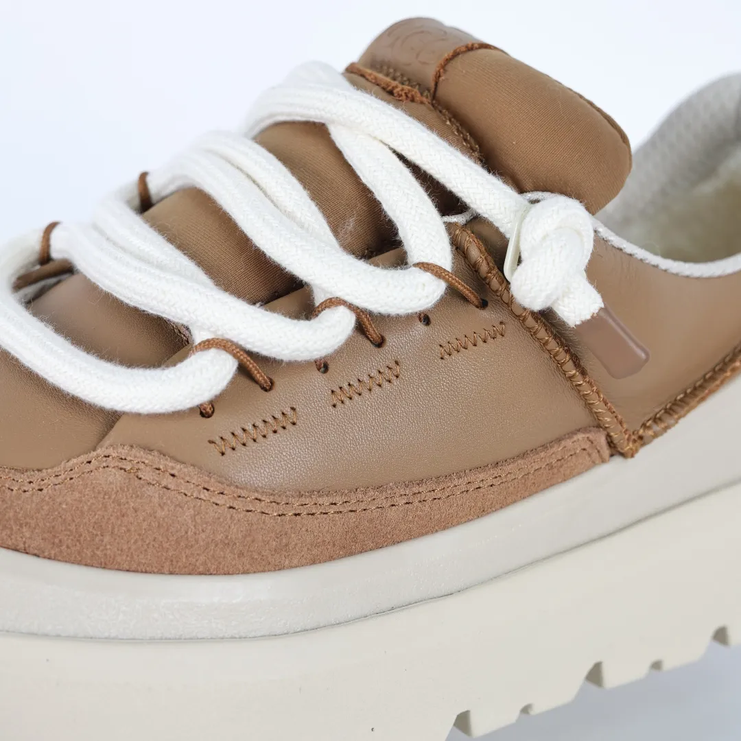 Copy price 💰700 Core recommendation Good price It is a very suitable choice for home furnishings. In recent years, uug has launched a series of styles, which are partial to the preferences of young consumers and have also moved to the forefront of fashion trends. Shoe body material: water-repellent coated suede upper, 17mm UGGPURE™ implantable wool insole, lightweight non-slip and comfortable rubber outsole, with brand LOGO and trademark, with full packaging. Size: 35 36 37 38 39 40 41 42 43 44 45